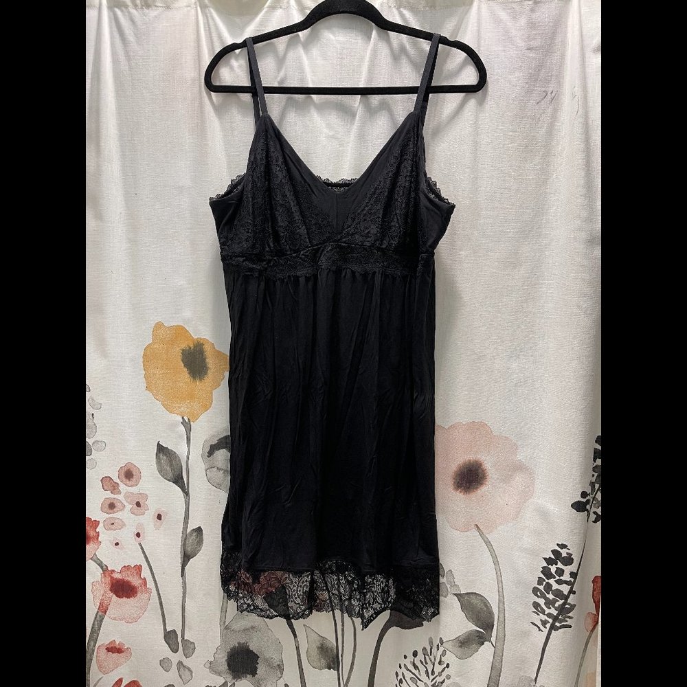 SOMA Cool Nights Soft Support V-Neck Lace Chemise